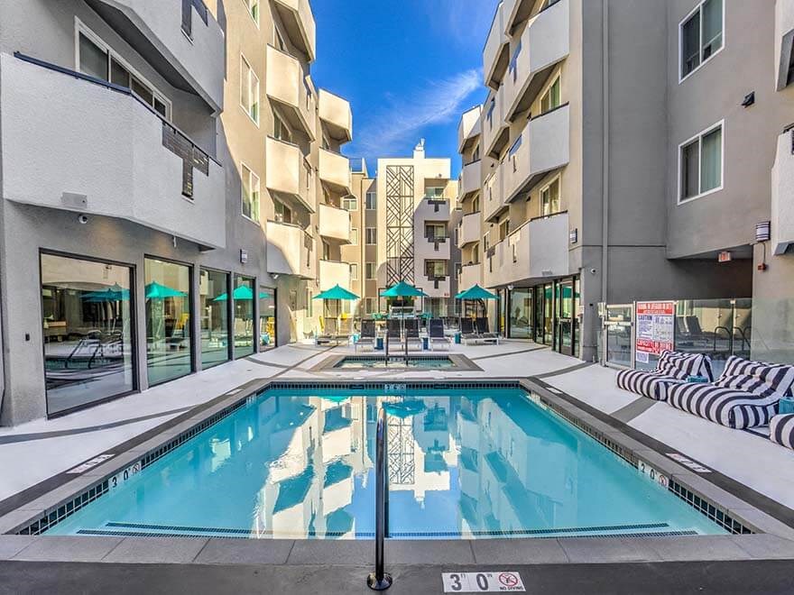 a swimming pool in the middle of some apartments