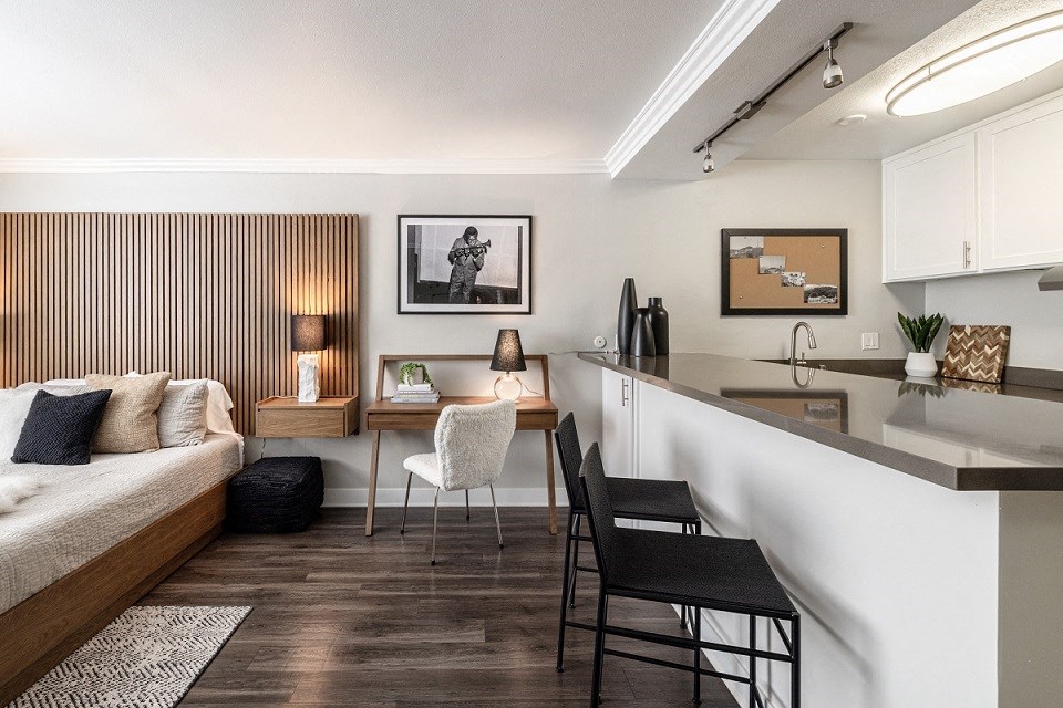 1200 Riverside Studio