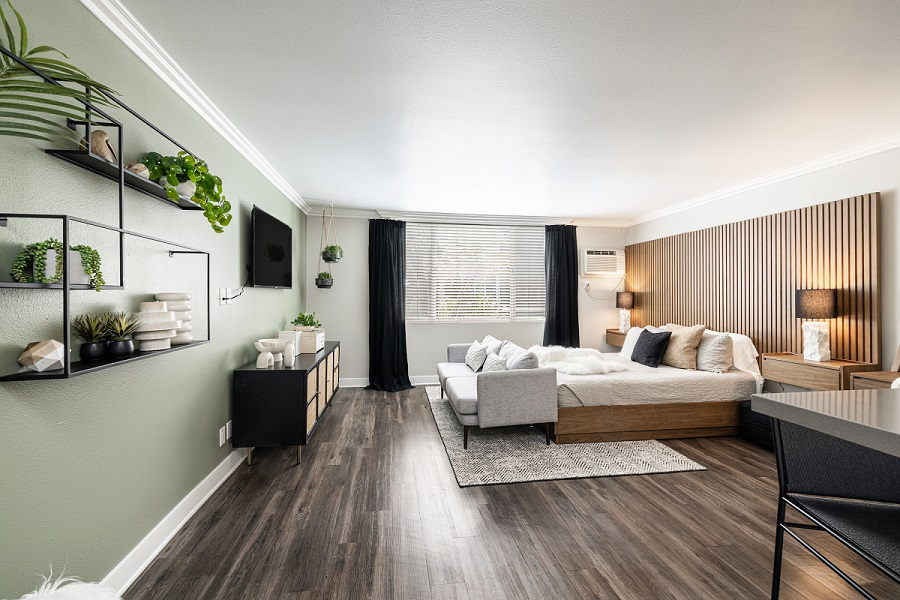 1200 Riverside Studio