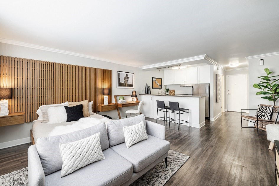 1200 Riverside Studio