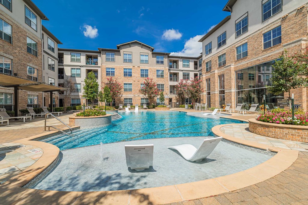 Swimming at Auxo at Memorial, Houston