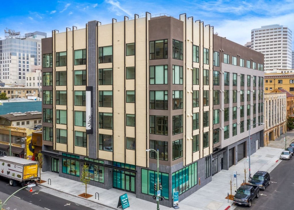 the building in which the hotel is located