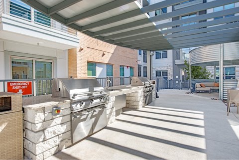 the preserve at ballantyne commons features an outdoor kitchen with stainless steel grills