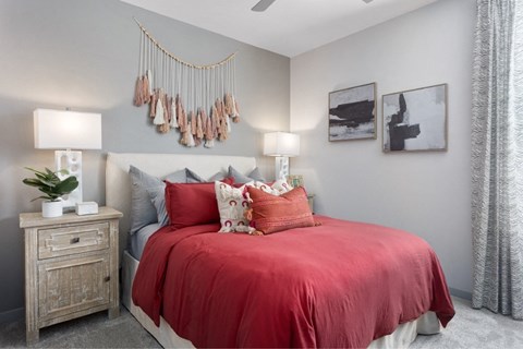 the preserve at ballantyne commons apartment bedroom with red bed