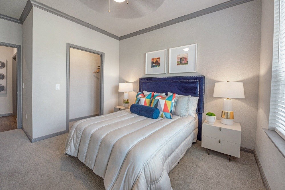 the preserve at ballantyne commons apartments bedroom with white bed