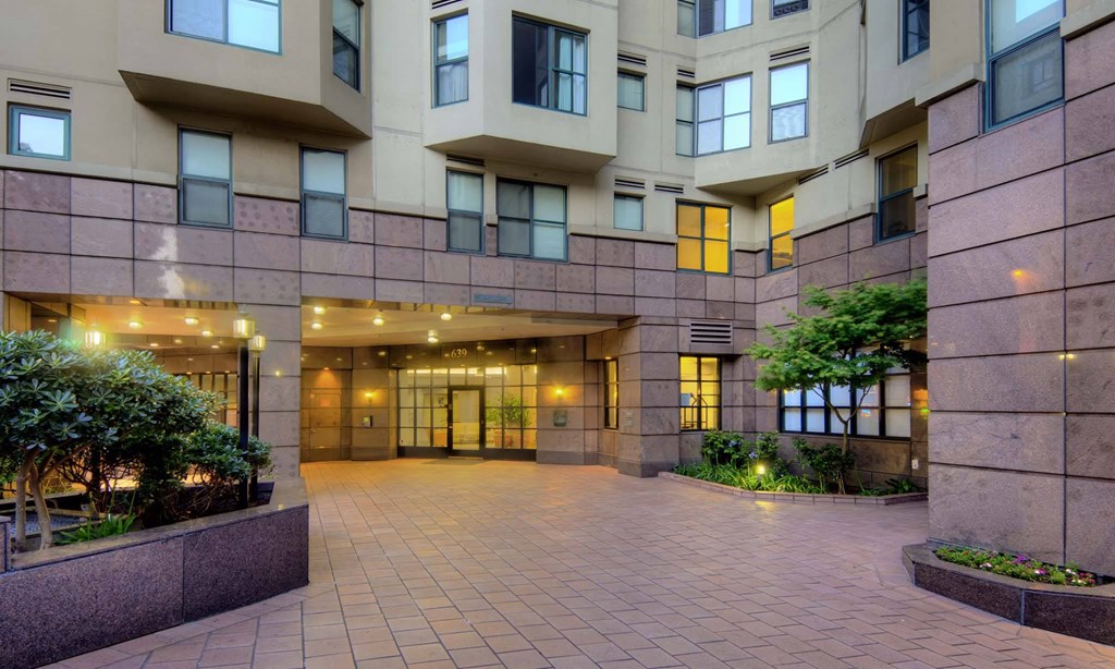an empty courtyard in front of an apartment building