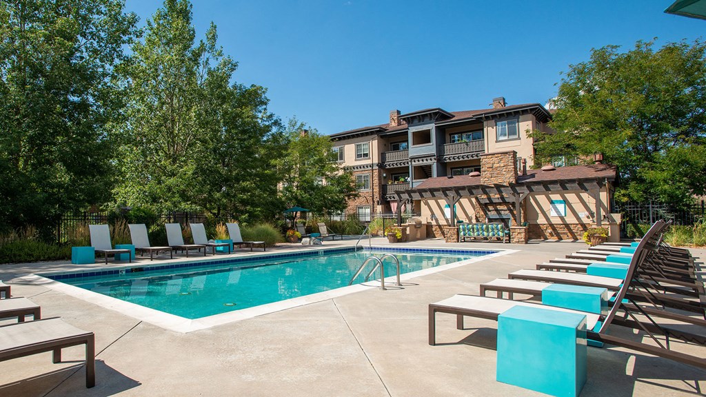 the swimming pool at the resort at governors crossing