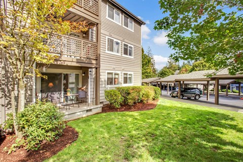 Green Lawn at Vista Ridge, Washington, 98027