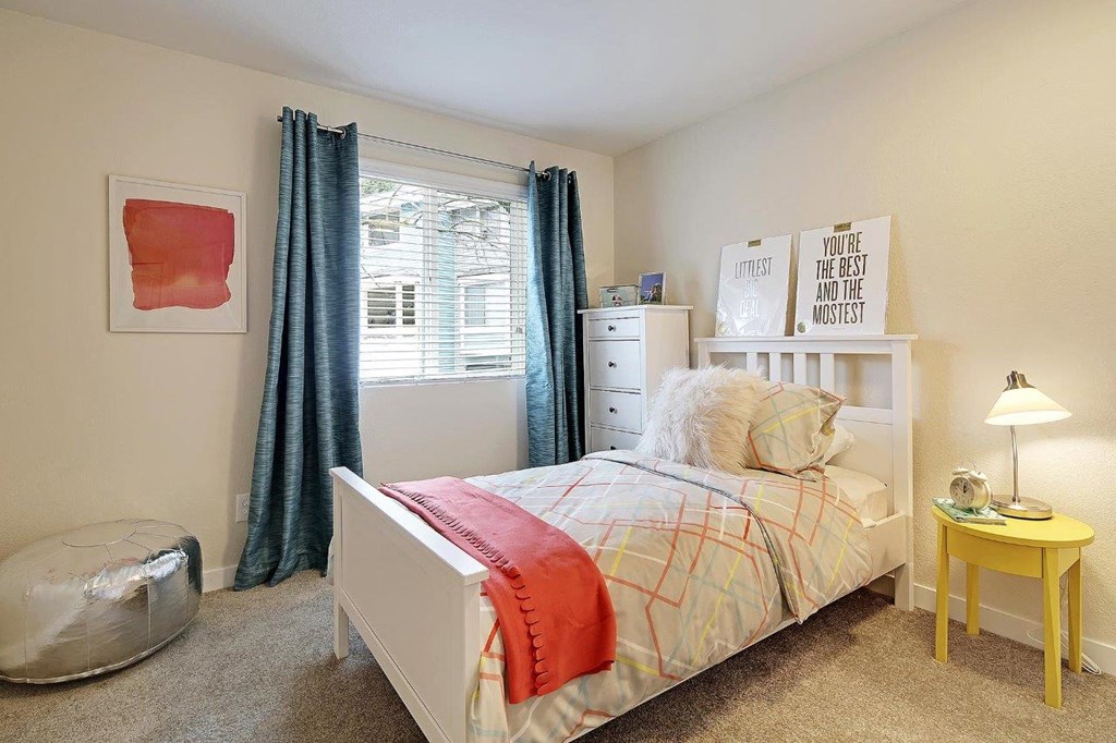 Bedroom at Hidden River Townhomes, Washington, 98034