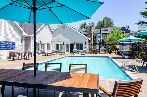 Poolside patio with table, chairs and umbrella at The Arden, Gresham