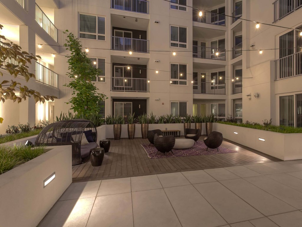 Courtyard Patio at The Adeline, Glendale