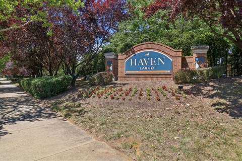 A sign that says Haven Largo is in front of a tree.
