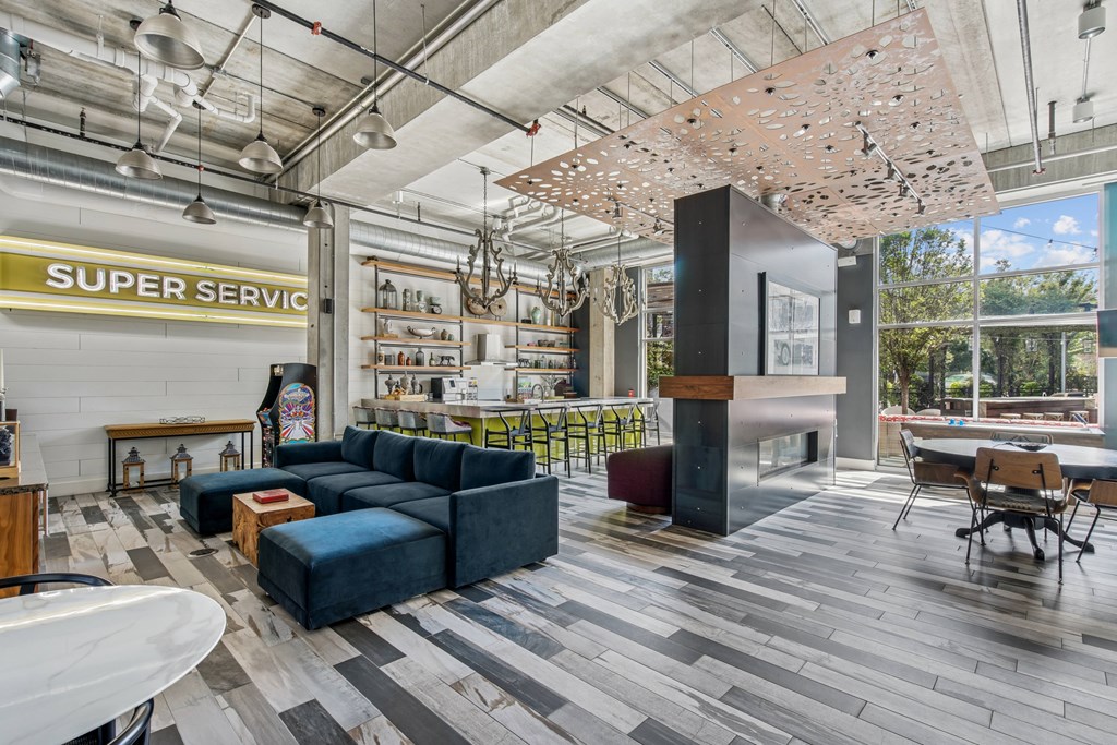 A room with a sign that says "Super Service" on the wall.