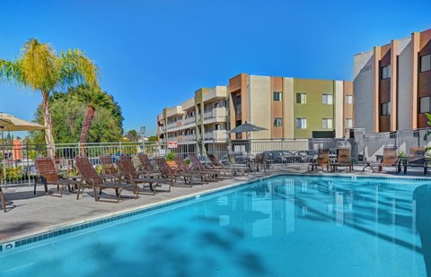 the swimming pool at the residence inn