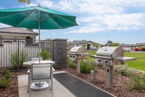the preserve at ballantyne commons community patio with bbq