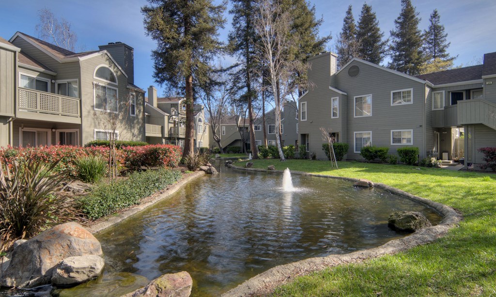 Pristine Pond Landscaping at Wood Creek Apartments, Pleasant Hill