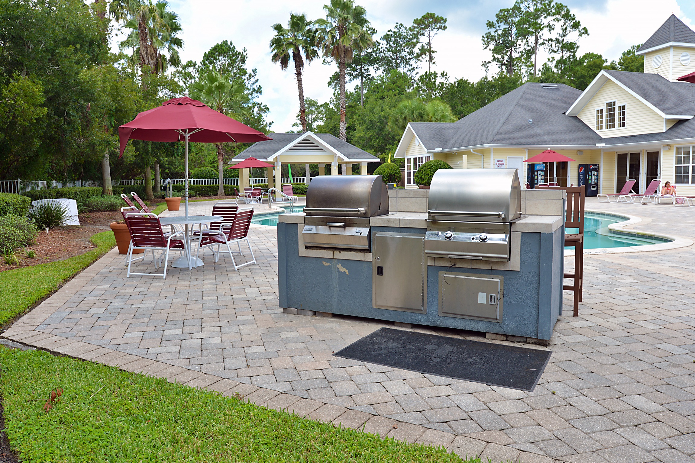 Exterior Pool Deck BBQ Grills at Magnolia Place Apartment, Gainesville