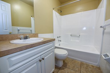 Full Bathroom Shower and Tub at Green Oaks Apartments, Tampa, FL, 33616 - Photo Gallery 22