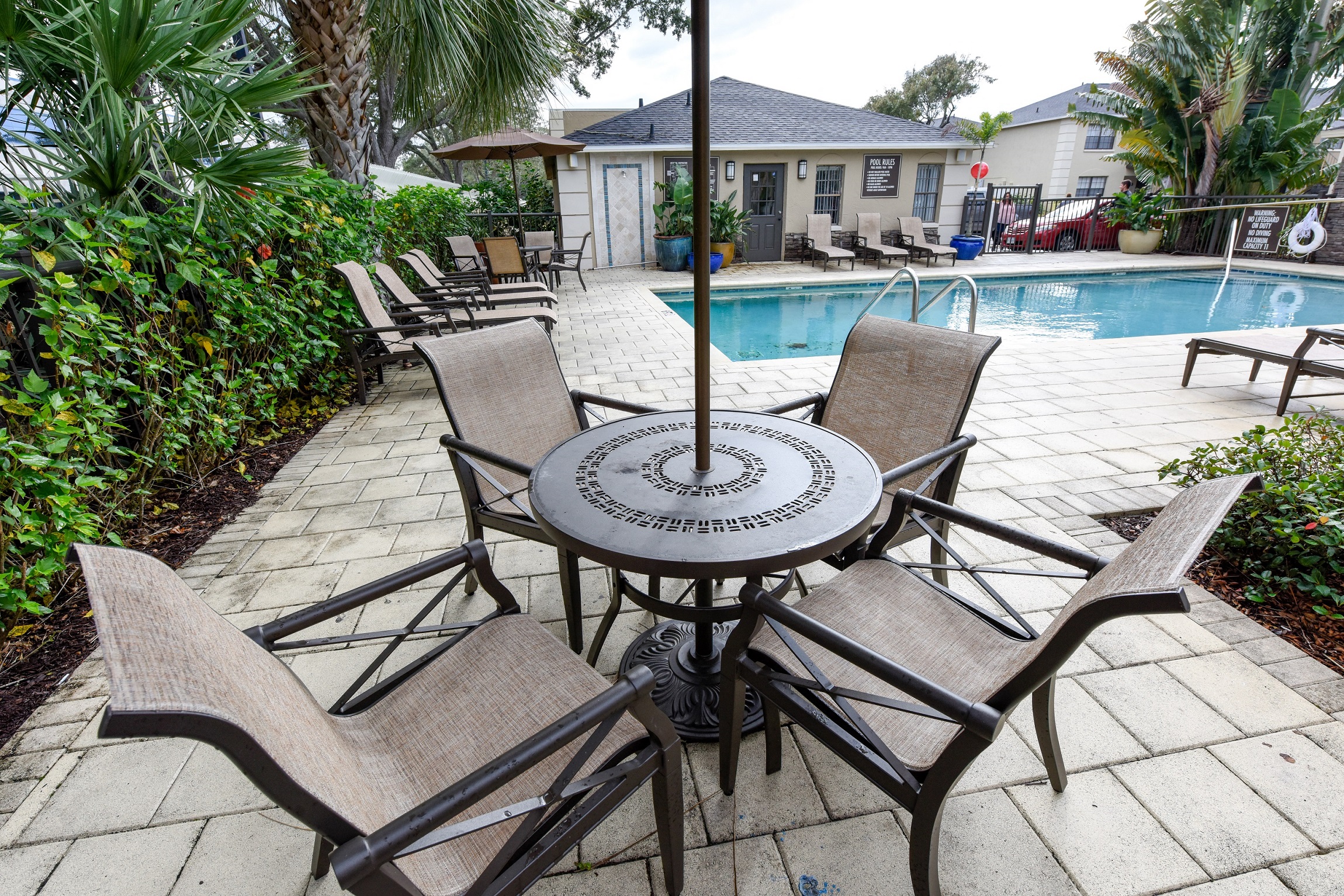 Pool Sitting Area at Green Oaks Apartments, Tampa