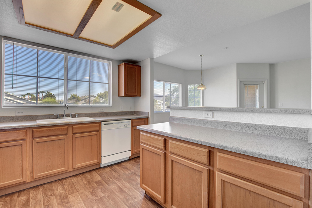 Full Size Kitchen at Aspen Peak, Henderson, 89011