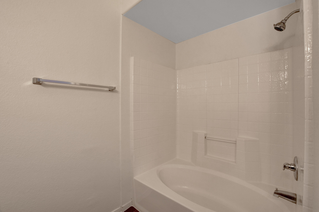 Large Soaking Tub In Bathroom at Aspen Peak, Henderson, NV