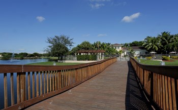 Lake  Wooden Bridge Exterior Miramar Florida - Photo Gallery 20