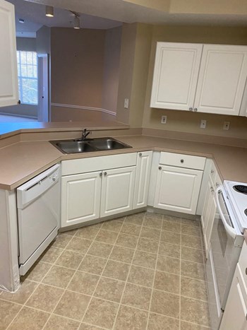 Fully Equipped Kitchen Fully Equipped Kitchen at The Palms Club Orlando Apartments, Florida, 32811-2402 - Photo Gallery 4