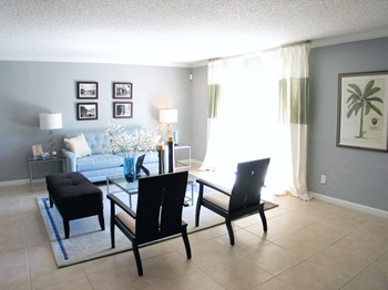 Living Room - Photo Gallery 3