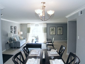 Dining Room - Photo Gallery 4