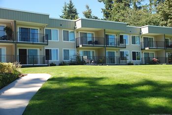 Exterior View at Landing at Angle Lake Apartments, SeaTac