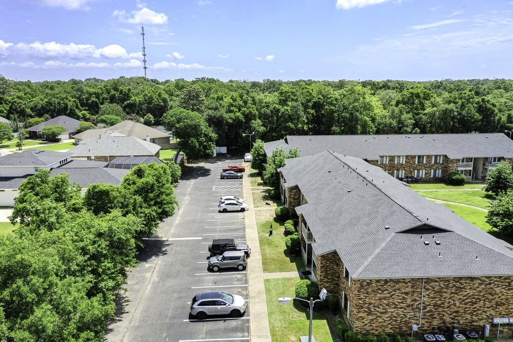 A parking lot with cars and a building in the background.