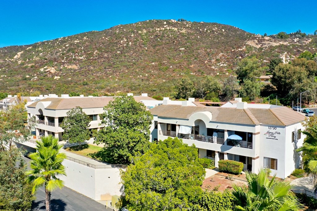 A resort with a mountain in the background.