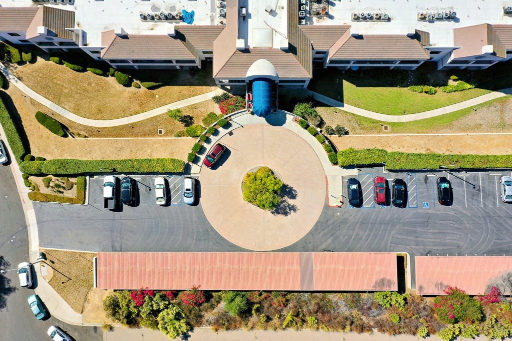 A parking lot with cars and a building in the background.