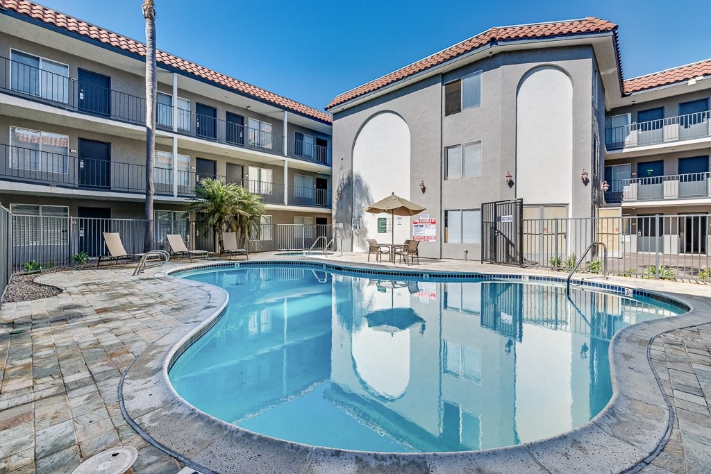 the swimming pool at the crossings at camelback apartments
