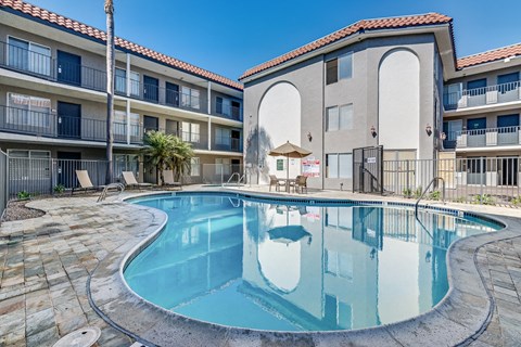 the swimming pool at the crossings at camelback apartments