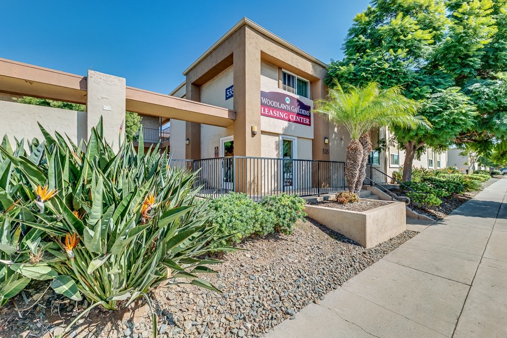 A building with a sign that says Woodland Leasing Center.