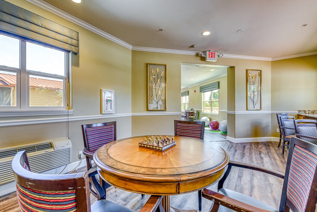 common area with table and chairs