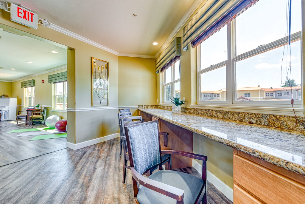 office area with table and chair