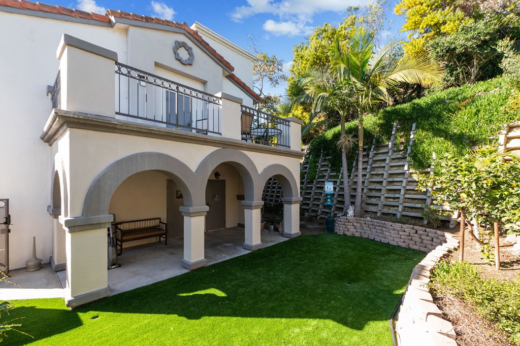 a photo of a grassy courtyard at Azure Point at Encinitas, Encinitas, CA