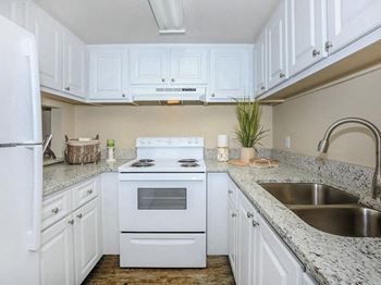 Kitchen with Granite Counters at Laurel Grove Apartment Homes, Orange Park, FL, 32073