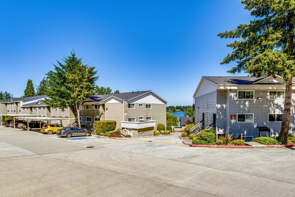the enclave at homecoming landing apartments parking lot and buildings