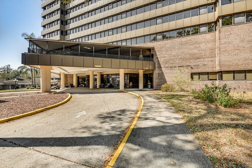 Aventine At Deland (55+) Apartments, 400 E. Howry Ave., Deland, FL