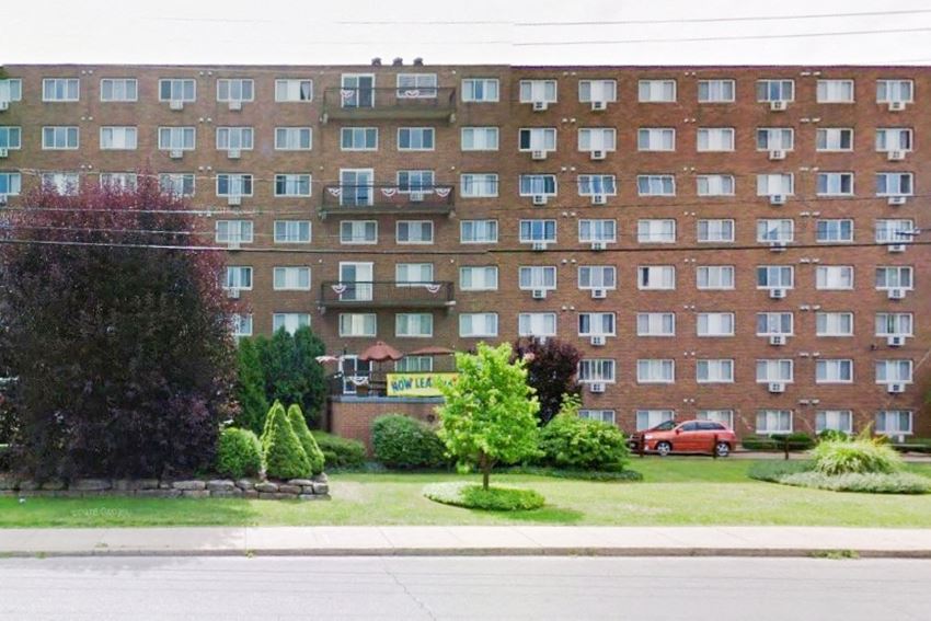 Riverview Manor Apartments, 15 West Connelly Boulevard, Sharon, PA