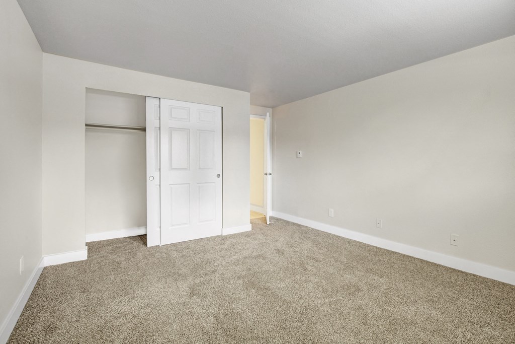 an empty room with carpet and a closet at 2000 Lake Washington Apartments, Washington, 98056