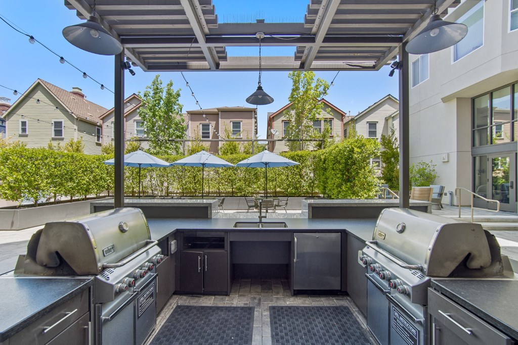 Outdoor Patio Grill at Aventine Apartments in Hercules, CA 94547