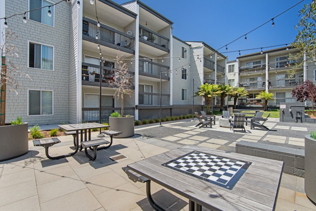 Patio Seating at Delphine on Diamond in San Francisco, CA 94131