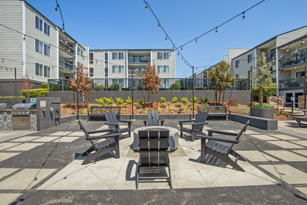 Outdoor Fire Pit with Seating at Delphine on Diamond in San Francisco, CA 94131
