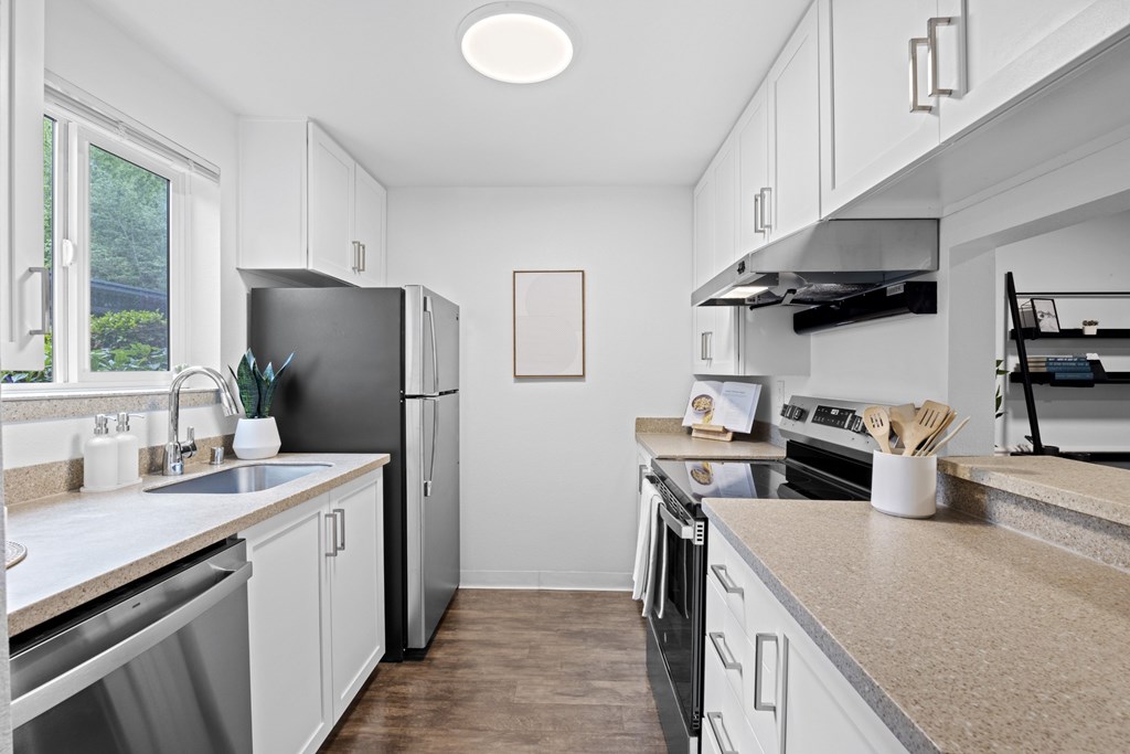 2000 Lake Washington Apartments is a similar property to Vantage Point located in Renton