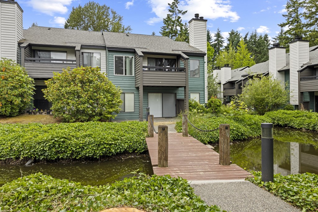 Exterior of The Lakes Apartments in Bellevue, WA 98007