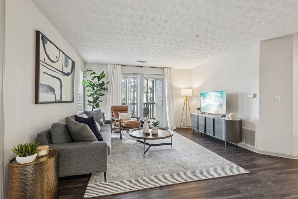 Spacious Living Room at Gwinnett Pointe Apartments in Norcross, GA 30093